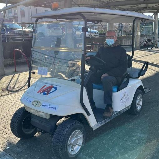 Una delle minicar elettriche in dotazione all'associazione V.A.O.