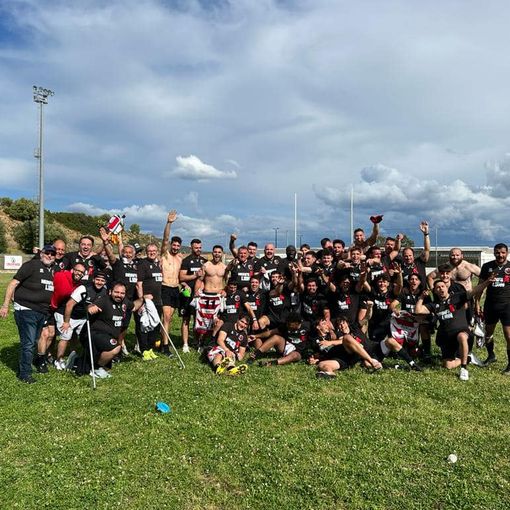 Due immagini (tratte dalla pagina Facebook del team) relative il Monferrato Rugby, neo promosso in A