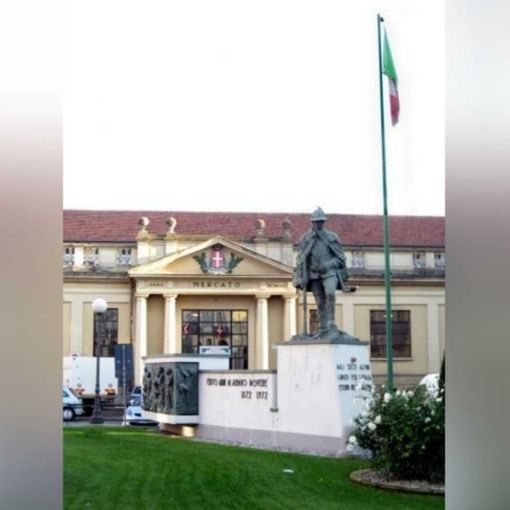 Monumento agli alpini in piazza Libertà, Asti