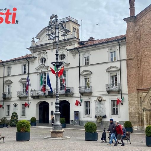 Immagine d'archivio con bandiere italiane e cinesi a suggellare il rapporto di amicizia