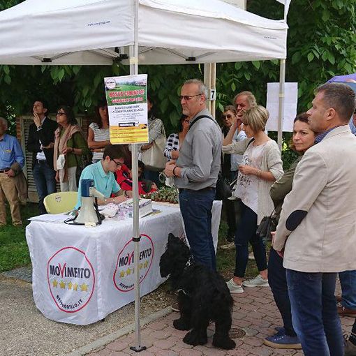 Il gazebo istituito nel 2017 per la raccolta firme