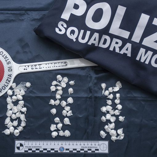 Ovuli di droga sequestrati dalla Squadra Mobile di Asti