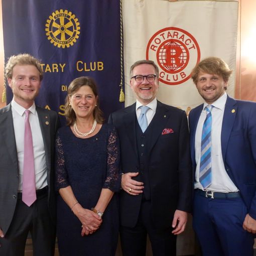 Alberto Gai presidente del Rotaract Club di Asti ila presidente Paola Mogliotti, il relatore Marco Yeullaz e il Rappresentante Distrettuale Rotaract Federico Maria Bobbio.