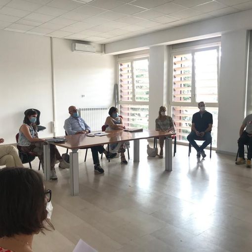 Panchine cittadine come nuove con l'iniziativa &quot;Volontariato in panchina&quot;