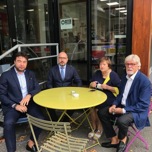 Nella foto, partendo da sinistra: Andrea Visconti (presidente di Confesercenti), il sindaco Maurizio Rasero, l’assessore Mariangela Cotto, Claudio Bruno (direttore Confcommercio)