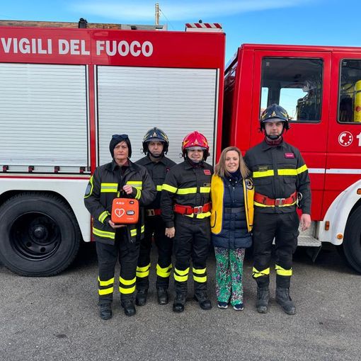 Il Lions Club di Villanova dona un defibrillatore al distaccamento dei Vigili del Fuoco