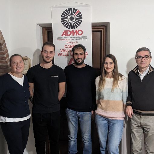 Nella foto, da sinistra, Alessandra Ferraris (Presidente ADMO Valle Belbo e Bormida), Matteo Aleksov e Federico Bussi (donatori di sangue e di midollo osseo), la neo presidente della sede FIDAS Valentina Serra e il dott. Stroppiana (fondatore ADMO locale)