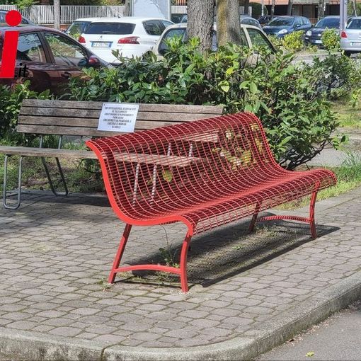 In corso Dante si svolge la ‘disfida della panchina’