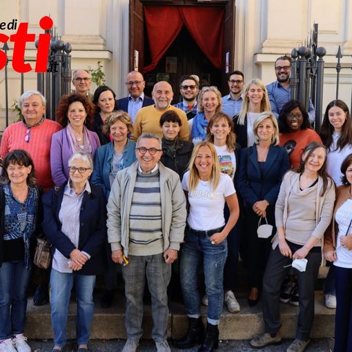 Il candidato sindaco Paolo Crivelli (al centro) con i candidati consiglieri - Foto Merfephoto - Efrem Zanchettin, come per tutte le immagini presenti in questa galleria
