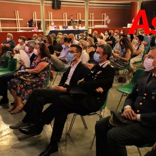 Due immagini (ph. Efrem Zanchettin - Merfephoto) del pubblico presente all'incontro di ieri sera. Nella terza, Gratteri sul palco con Rovera e Gandolfo