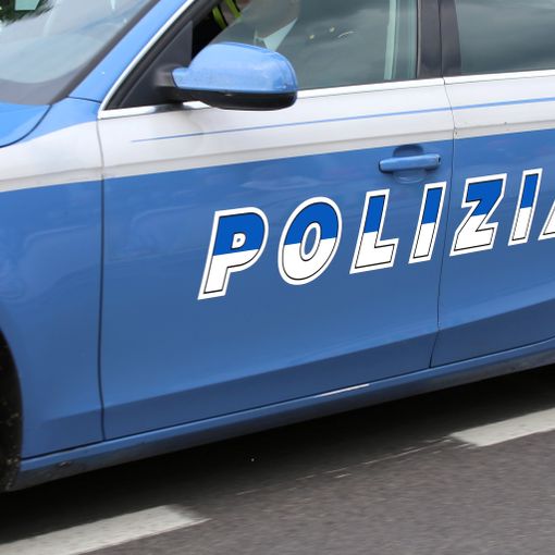 Asti, borseggio nel piazzale del Centro Commerciale Il Borgo