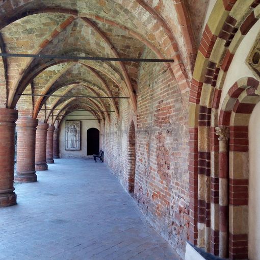 Portico del Battistero di Asti