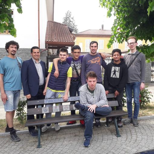 Il progetto &quot;Sos on the road&quot; riporta nuova vita all'arredo urbano di Castelnuovo Belbo