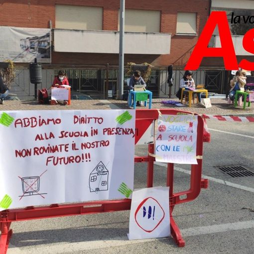 Gli studenti costigliolesi sono scesi in piazza contro la DAD [GALLERIA FOTO E VIDEO]