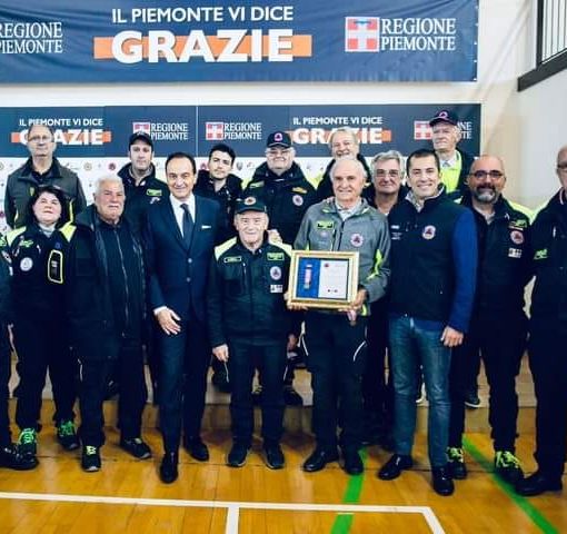 Il gruppo astigiano di Protezione Civile con il presidente Cirio e l'assessore Gabusi