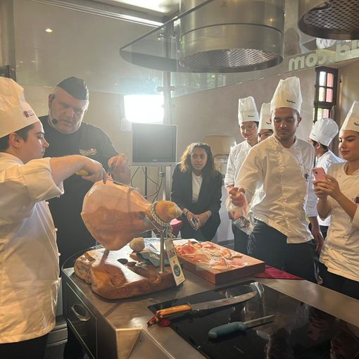 Il Prosciutto di Parma dop del Prosciuttificio San Giacomo sale in cattedra all’IFSE Culinary Institute di Piobesi
