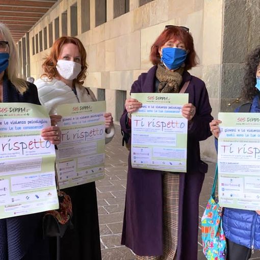 Da sinistra Giovanna Cristina Gado, Gloria Fasano, Maria Bagnadentro (Soroptimist) e Laura Nosenzo (SOS donna)