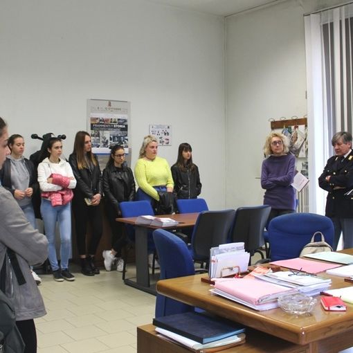 la 3C a colloquio con il capo della Mobile e i suoi collaboratori