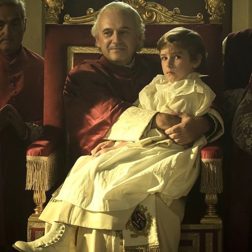 Un'immagine di scena da &quot;Rapito&quot; con Paolo Pierobon (il papa Pio IX) e l'esordiente Enea Sala