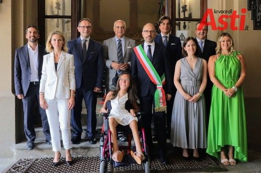 Il sindaco Rasero con la nuova giunta comunale