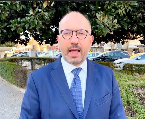 Un fermo immagine tratto dal video postato sui social dal sindaco Rasero