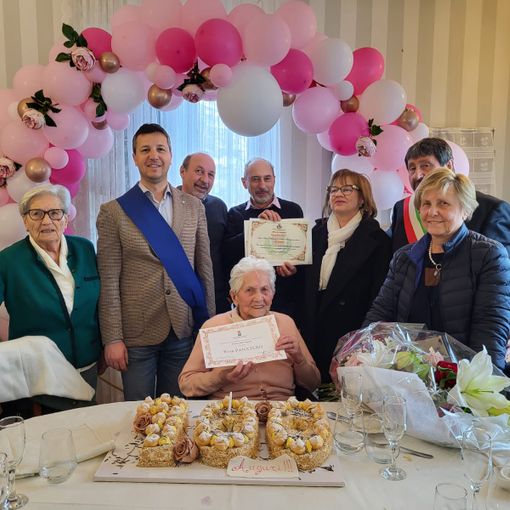 Tra le colline del Munfrà festeggiati i cento anni di Rosa Panatero
