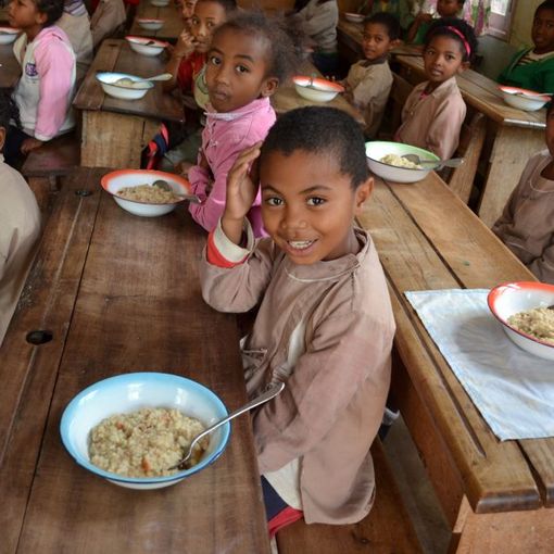 Al via il progetto &quot;Il Rotary nutre l'educazione&quot;. Oltre 570.000 pasti per i bambini dello Zimbabwe