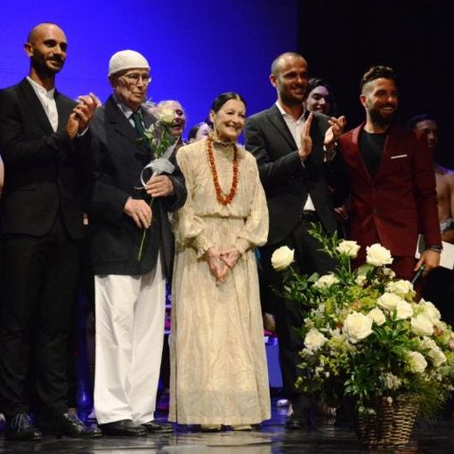 Il saluto finale con Carla Fracci