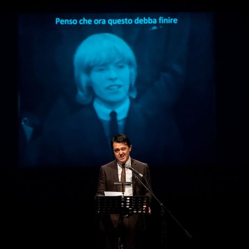 A Public, sabato 11 luglio alle 21, va in scena “Santa Rita and the Spiders from Mars”, reading tra David Bowie e Paolo Poli