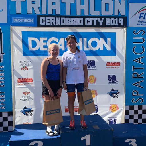 L'astigiana Sara Barrui vince nella categoria juniores il Triathlon sprint di Cernobbio