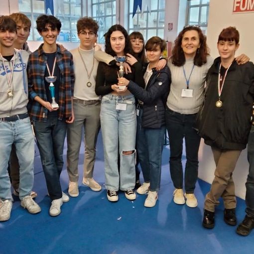 Foto di gruppo per i due team del Monti