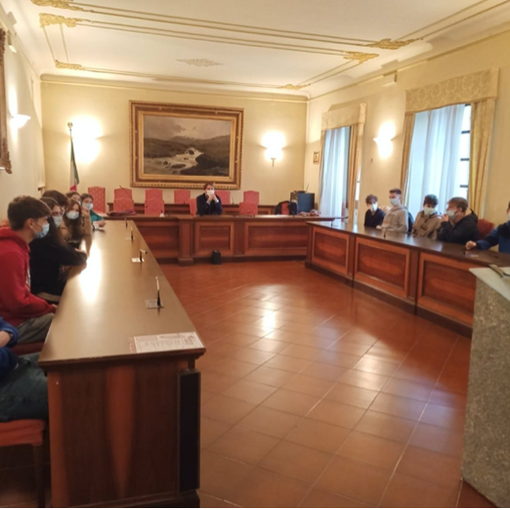 Il sindaco di Nizza Monferrato apre le porte alle classi quinte del Pellati