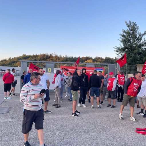 Un'immagine relativa lo sciopero dei lavoratori attuato nella giornata del 7 agosto. Anche domani i lavoratori torneranno di nuovo a manifestare