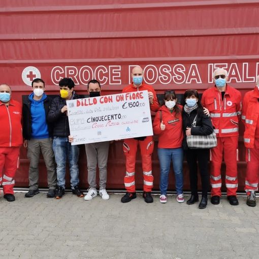 Consegna raccolta fondi alla Croce Rossa