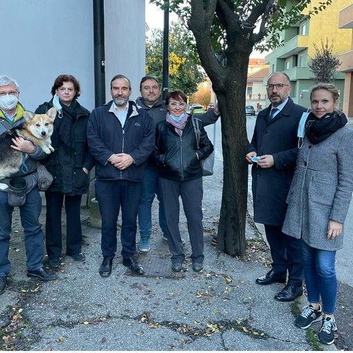 Foto al termine del sopralluogo in Via Carlo Graziani del Tavolo tecnico per il Piano e il Regolamento del verde della Città di Asti con il Sindaco Maurizio Rasero e l’Assessore Stefania Morra e i membri del Tavolo tecnico, Angelo Porta, Simona Straforini, Marco Devecchi, Ricardo Palma e Elena Berta (Coordinatore del Tavolo).
