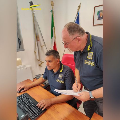Ditta di trasporti evade IRPEF e IVA per 600mila euro, la Guardia di Finanza di Asti sequestra due immobili