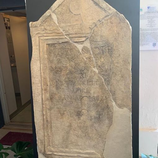 A Revigliasco d’Asti una stele romana è in cerca di voti
