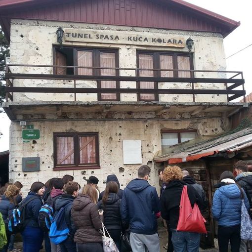 Studenti in Bosnia al Tunnel di Sarajevo