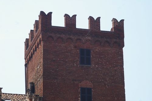 Una passeggiata &quot;tra torri e case forti&quot; con il rione San Secondo