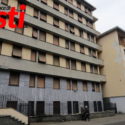 La facciata del vecchio ospedale che dà su corso alla Vittoria (Ph. Merfephoto - Efrem Zanchettin)