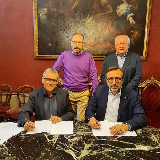 Un'immagine della sottoscrizione del protocollo