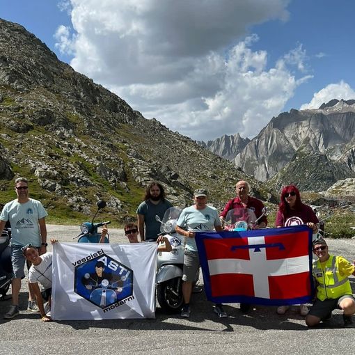 Rinfrescante escursione per alcuni soci del Vespa Club Vespisti Moderni Asti