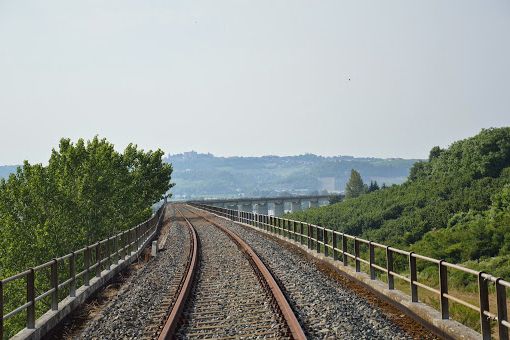 Il viadotto di Castagnole delle Lanze