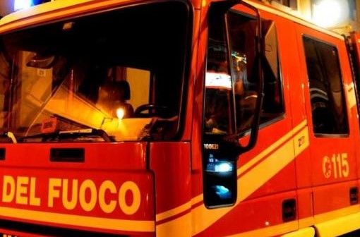 A fuoco una canna fumaria a Montafia, intervento nella notte dei pompieri (foto d'archivio)