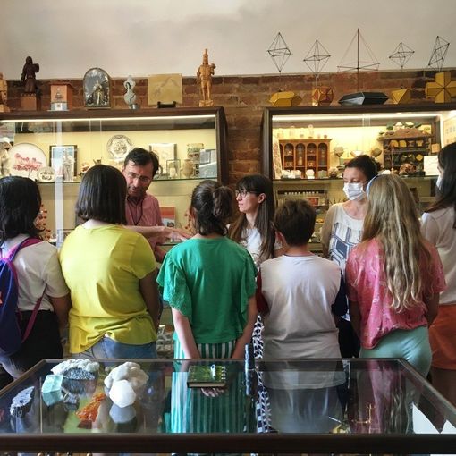 Inedita lezione per i bambini della Buonarroti: i minerali si studiano al Magmax