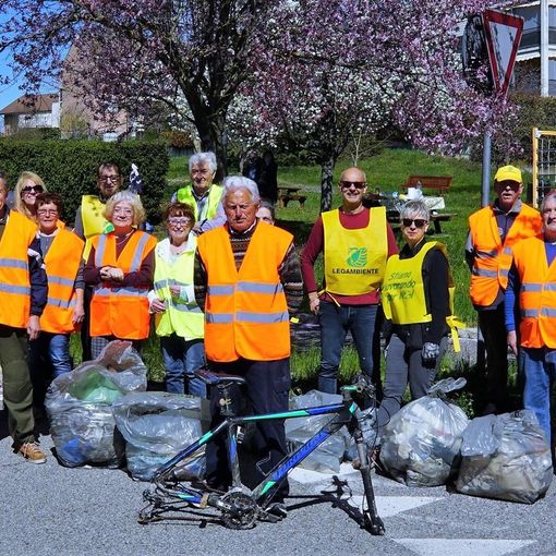 Il gruppo di volontari dell'associazione &quot;Via Madre Teresa di Calcutta&quot; (Merfephoto)