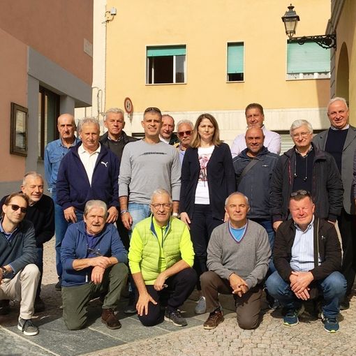 Il sindaco Anna Macchia (al centro nella foto) con un gruppo di volontari a un recente seminario formativo