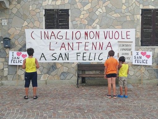 Cinaglio, stop (momentaneo) all'antenna della discordia. Arriva la Soprintendenza