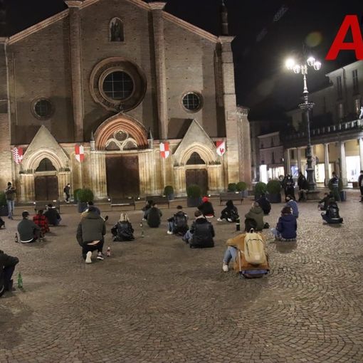 Lunedì ad Asti nuovo flash mob pacifico dei lavoratori. In piazza il diritto di &quot;portare a casa la pagnotta&quot;
