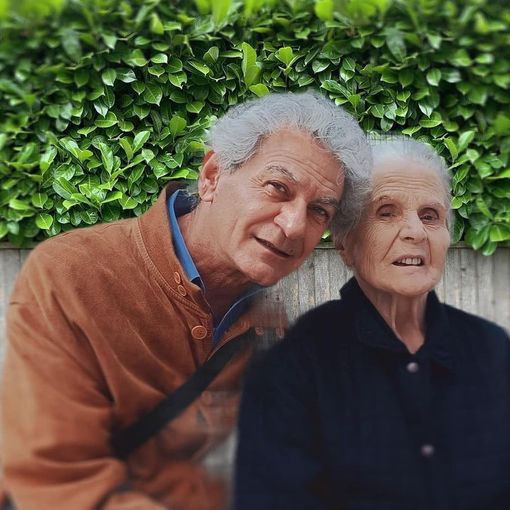 Il consigliere Walter Rizzo ritratto con la madre (foto dal suo profilo Facebook)